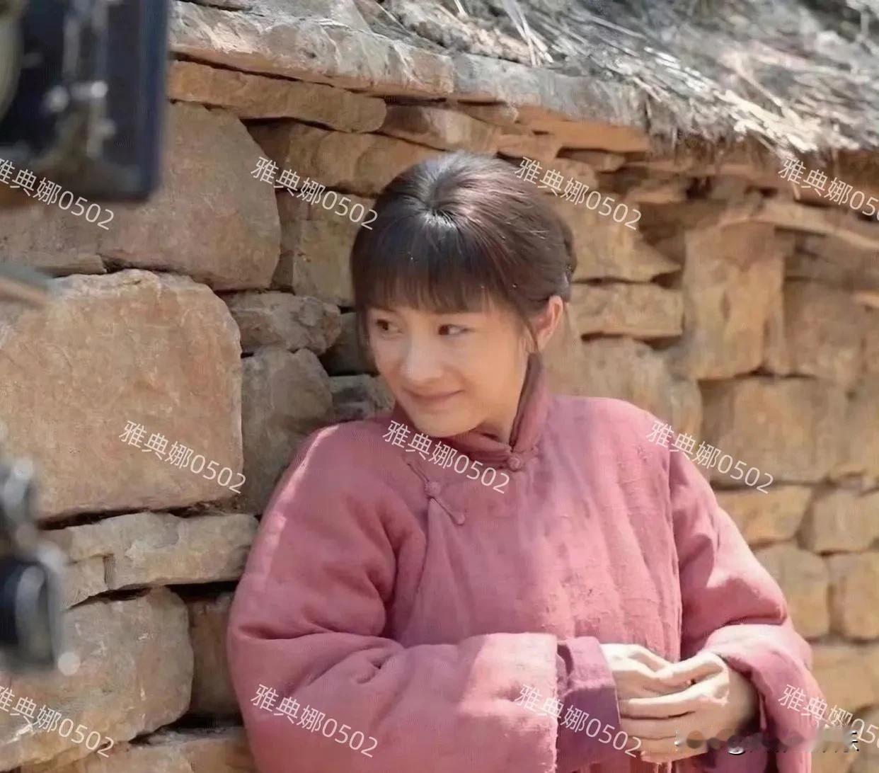 杨幂演的农村少妇剧照，
看起来还和少女一般！
....