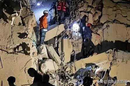 委内瑞拉这次真的太惨了。
 
当地时间24号傍晚，仅仅40秒，两场7级以上的强震