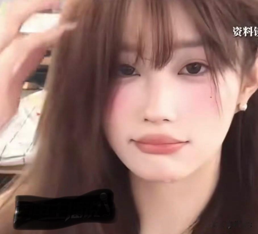 “富家女”闺蜜携箱过夜，竟为调包600万的名牌包⁉️
近日美女网红“小鱼丸子”用