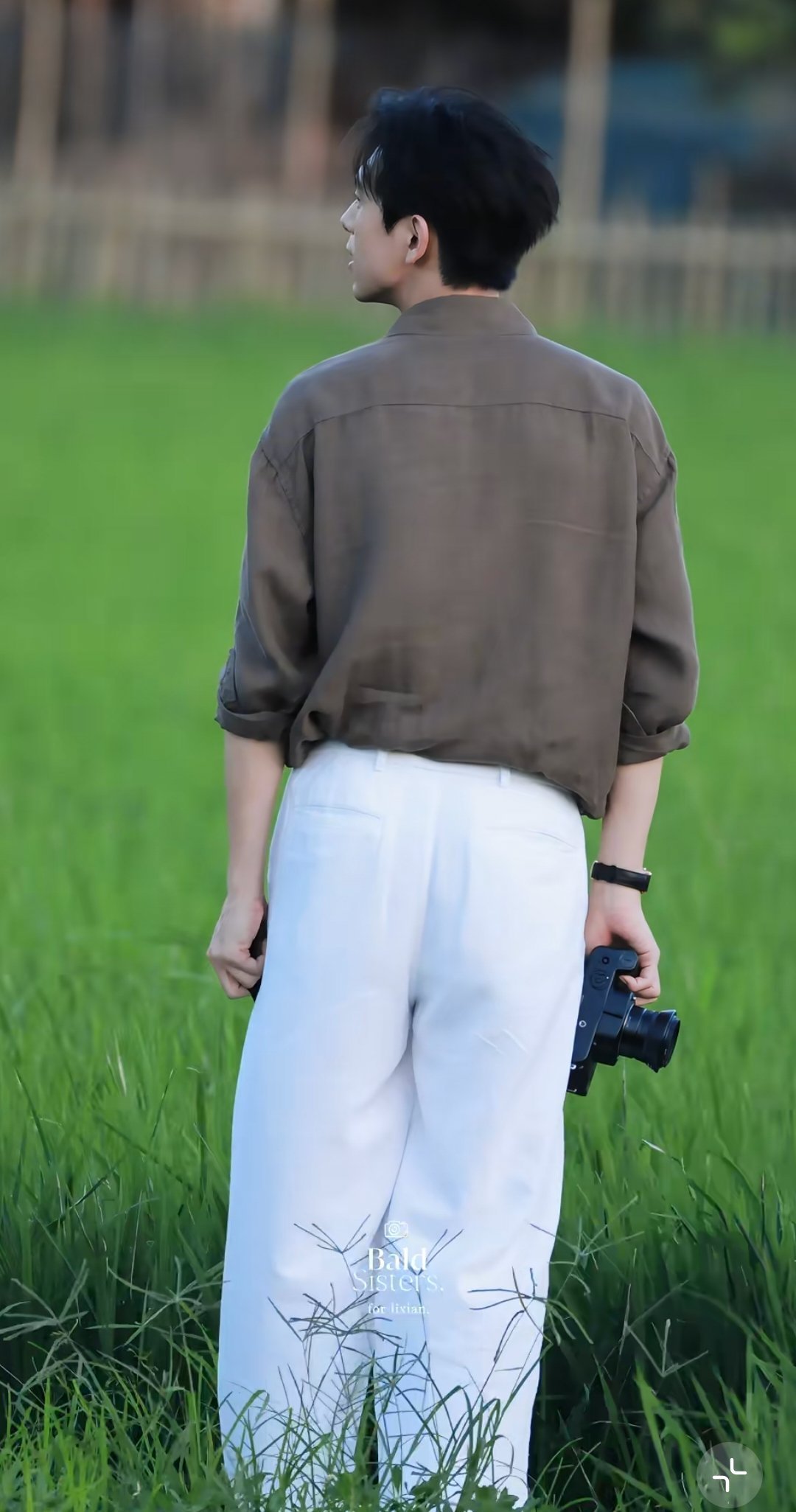 现在喝秒鲜李现孟弗渊 今天是清爽帅气的孟弗渊，好像夏日微风拂面的清风李现