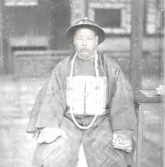 谁都没想到，清朝在1875年的时候，居然真讨论要不要把新疆“扔了”，慈禧太后直接