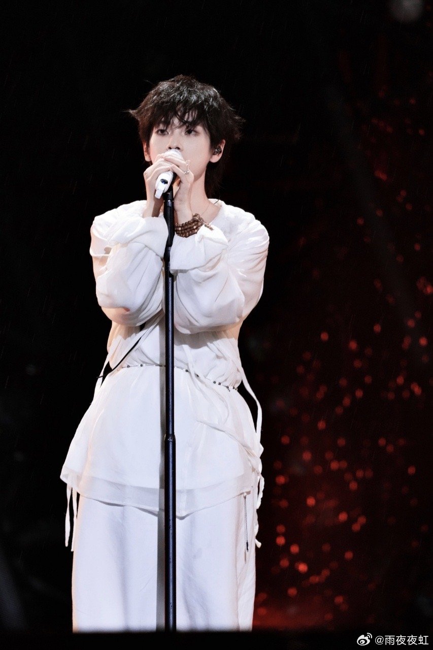 张碧晨周震南没有对视只想唱死对方 张碧晨与周震南的《马》太震撼！一个专注于声线的