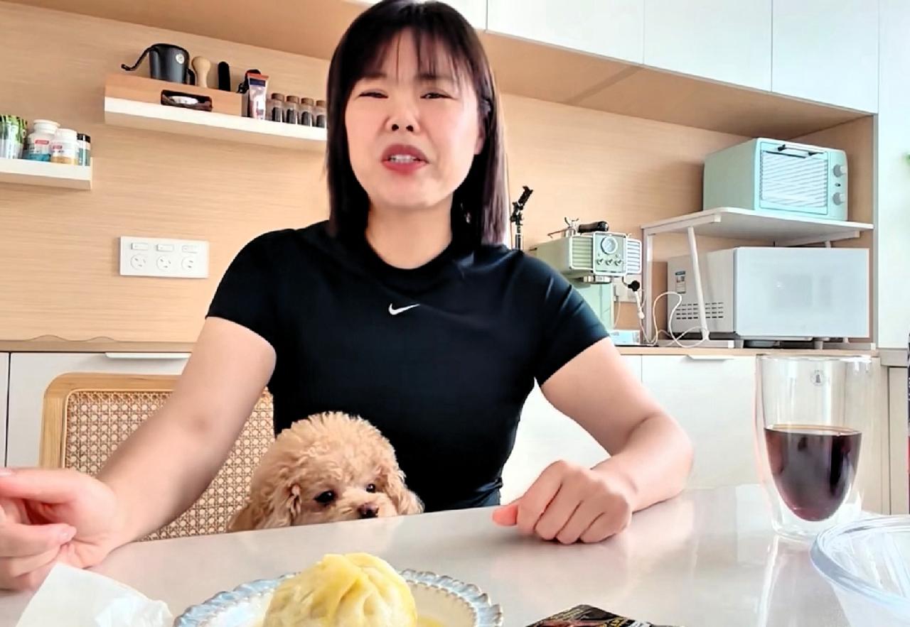 苦茶丹丹香，一天减一斤，疯狂减肥！
伙伴们，果然不出所料，今天又瘦一斤，今日体重