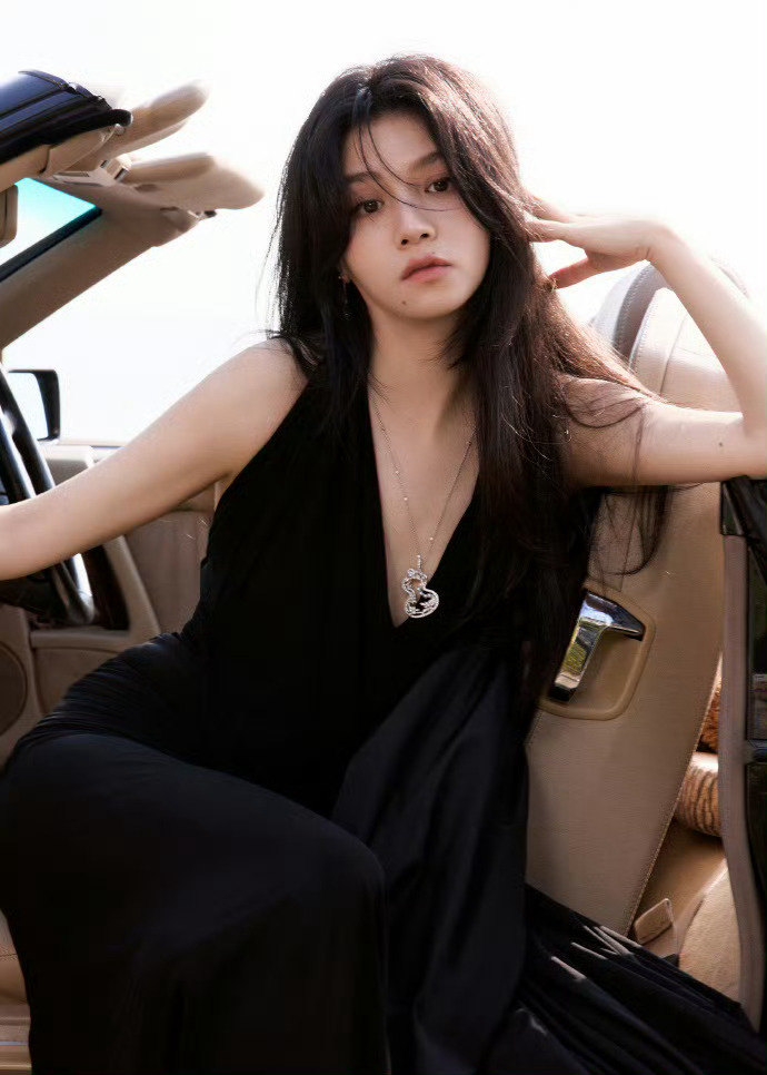 影后春夏变化好大春夏尖叫之夜的变化直接戳中审美！从前的灵气中带着疏离，现在多了份