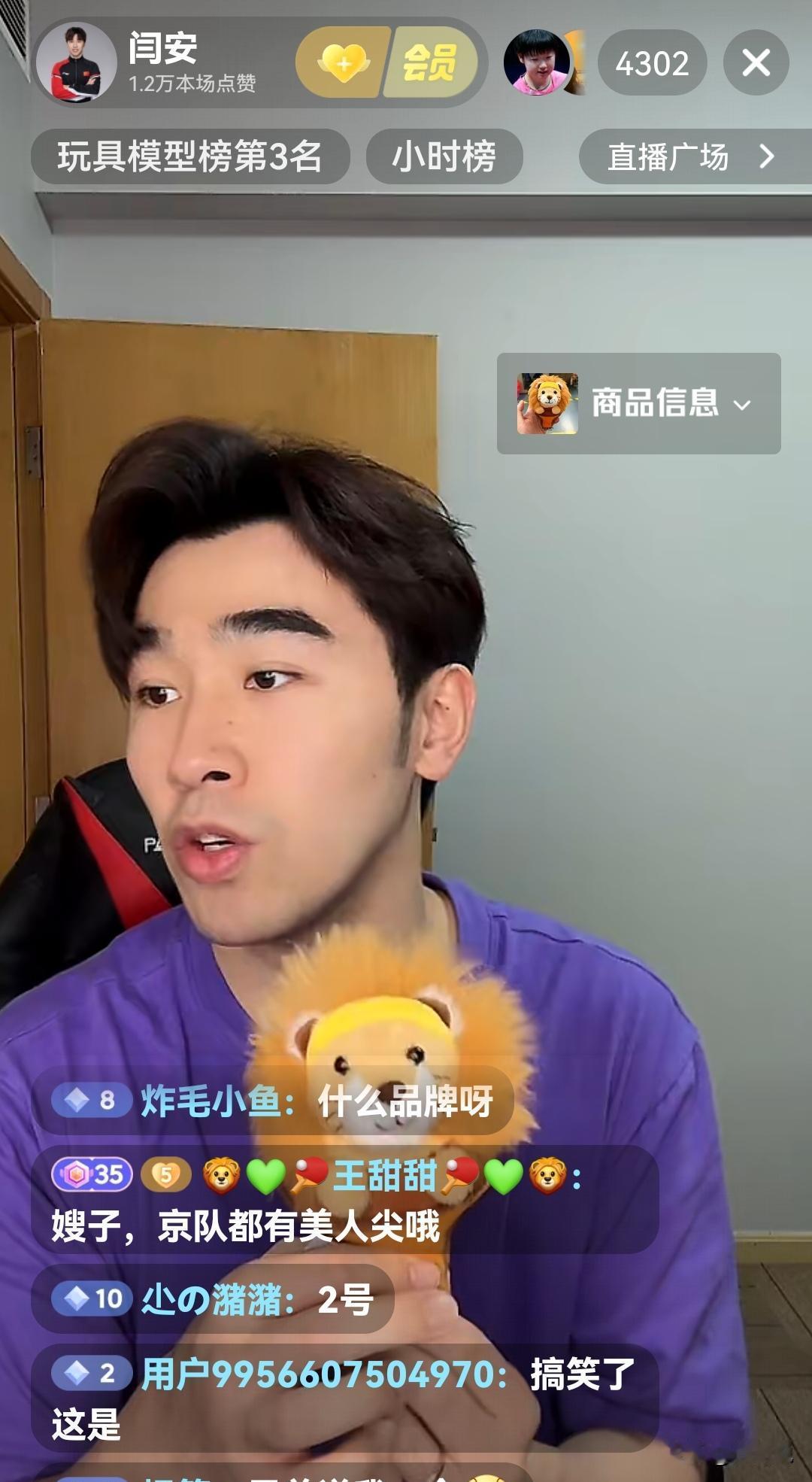 我在这头喊你八百遍，你当我是空气。
昨晚侯英超和周雨的直播连线，成了大型“单向透