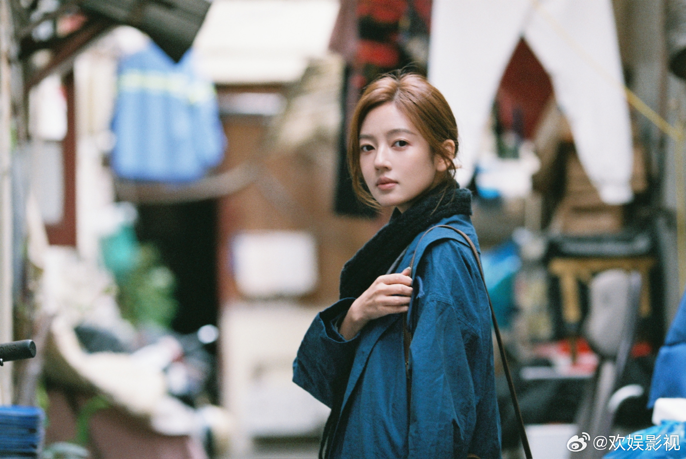 长街花意浪漫，心漾成笺写就。欢娱影视演员生日写真今日释出！何瑞贤1104生日快乐