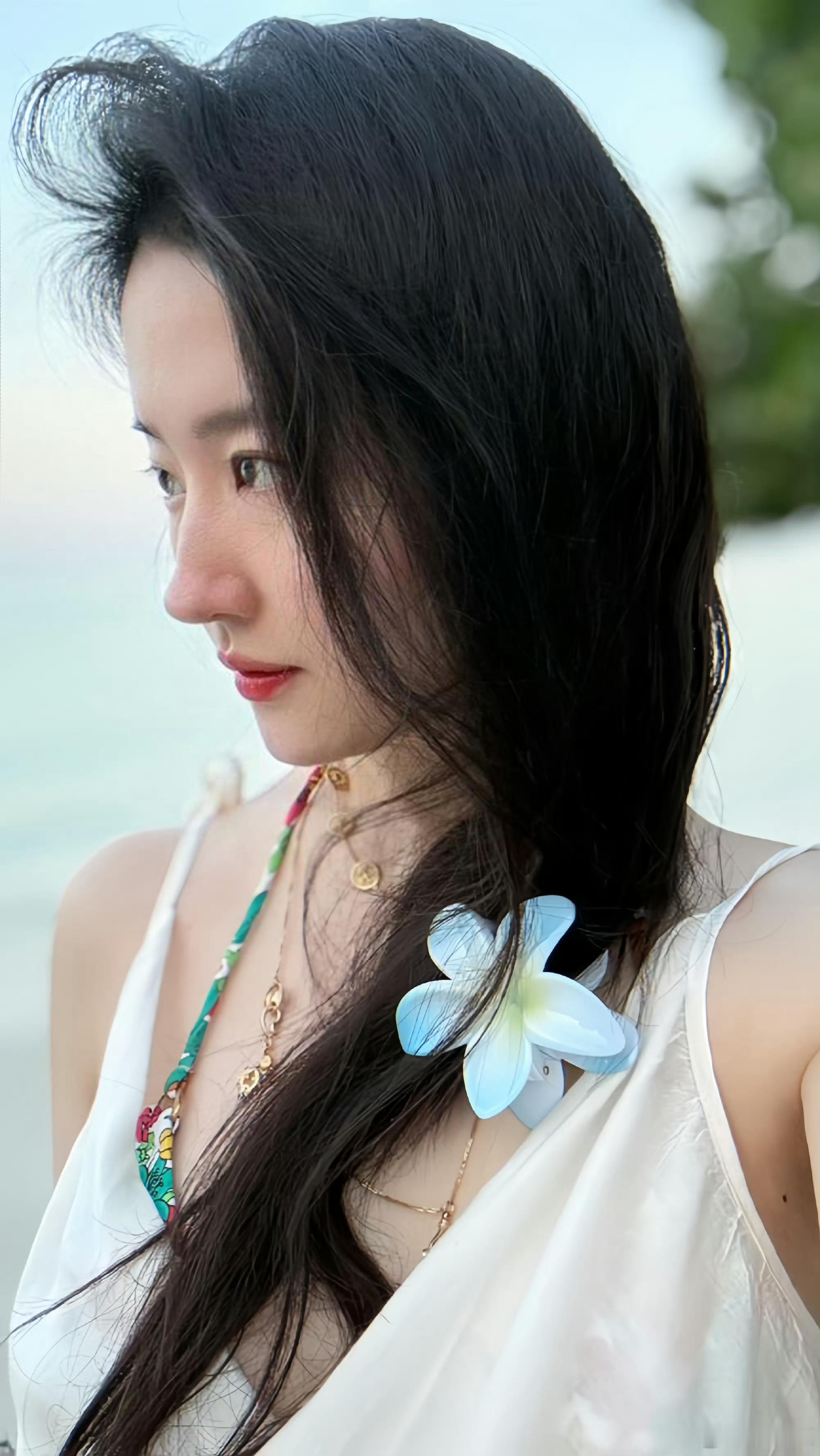 #刘亦菲度假十八宫格#太不容易了，刘亦菲居然一下子晒出了十八宫格，也太美了，度假
