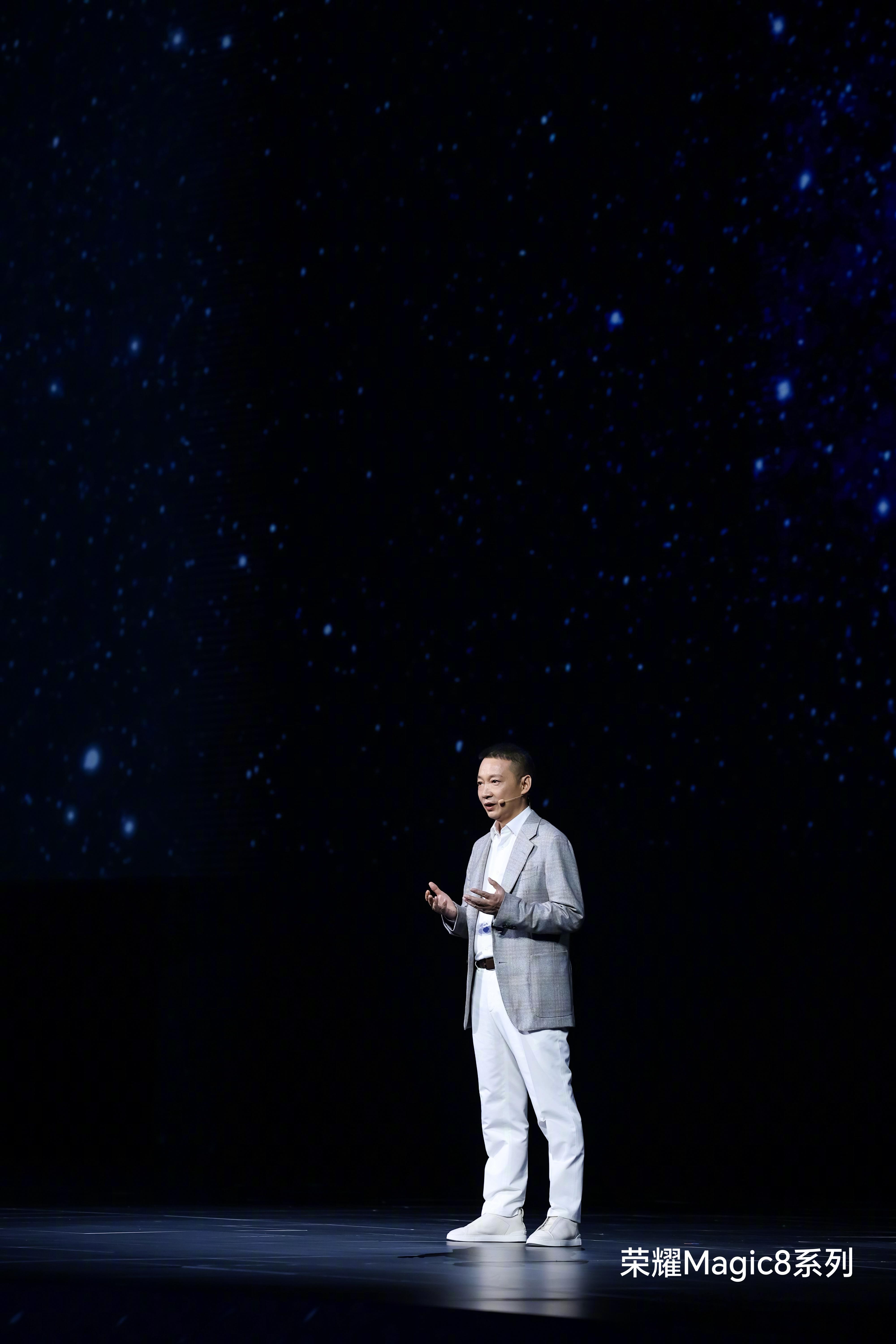荣耀李健带3500人疯狂购物谁说科技发布会只能看PPT？荣耀CEO李健把整个会场