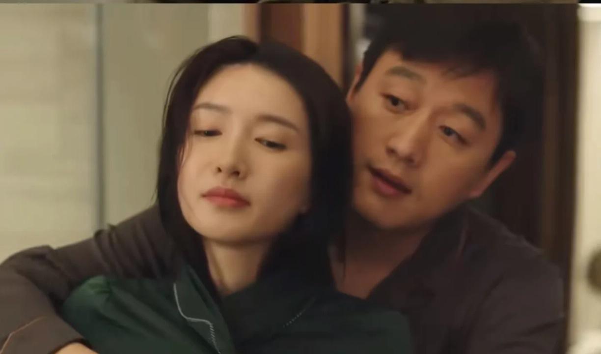 半个娱乐圈的戏骨，攒了个局，结果演成了一场职场“大逃杀”。
别被江疏影、佟大为这