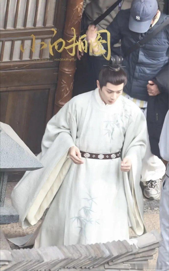 曹骏何不同舟渡首套造型曹骏何不同舟渡路透 曹骏首套古装造型适配乱世权谋设定，路透