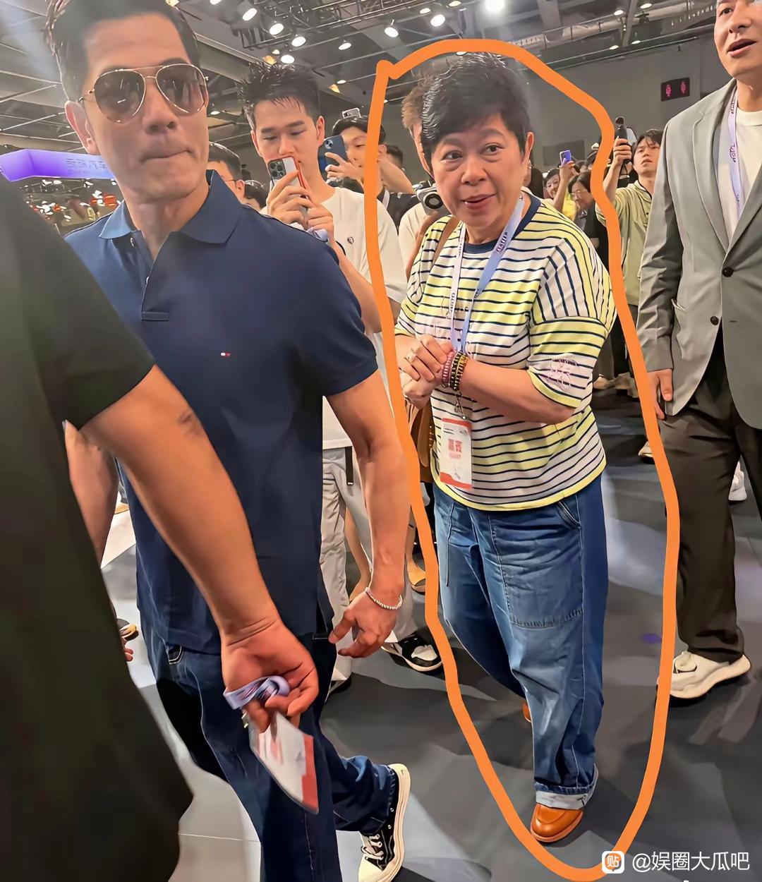 这是郭富城经纪人小美，已经60多岁了居然还会让方媛吃醋？我还以为是什么明艳大美人