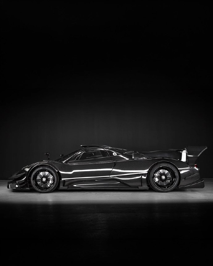 Pagani Zonda R “Liquid”现身市场全球限量15台的赛道神车，