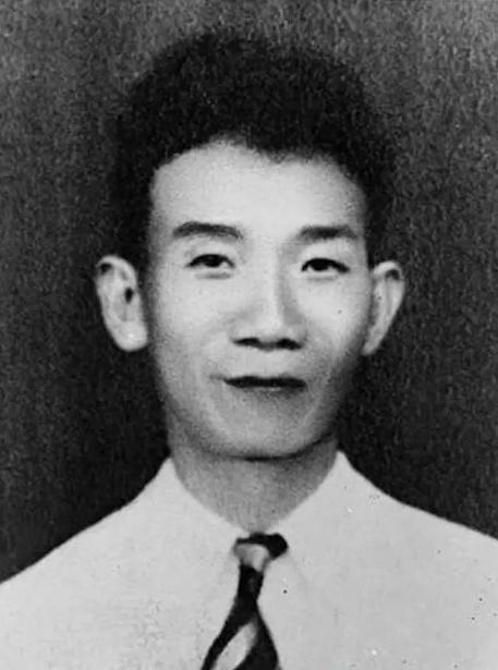 1933 年郁达夫得知旧日友人生活落魄，未加多想便拿出自身积攒的俸禄钱财，全数拿