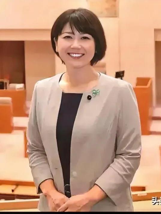 离谱到刷新三观！
   日本前桥市那位闹出“酒店门”的前女市长小川晶，辞职还不到