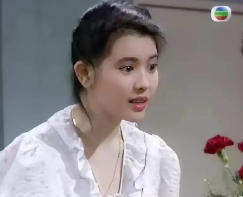 蓝洁瑛，或许是“红颜薄命”最典型的代表，她与韩国IU神奇相像！

在那场杀青宴上