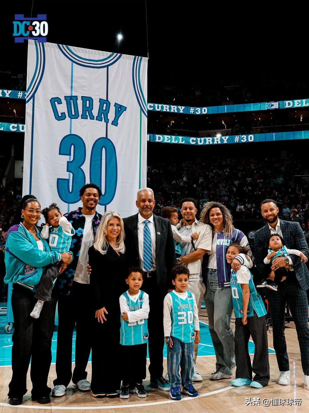 NBA初代射手，库里的父亲也退役球衣了！

在今天黄蜂与魔术的比赛中场休息时，黄