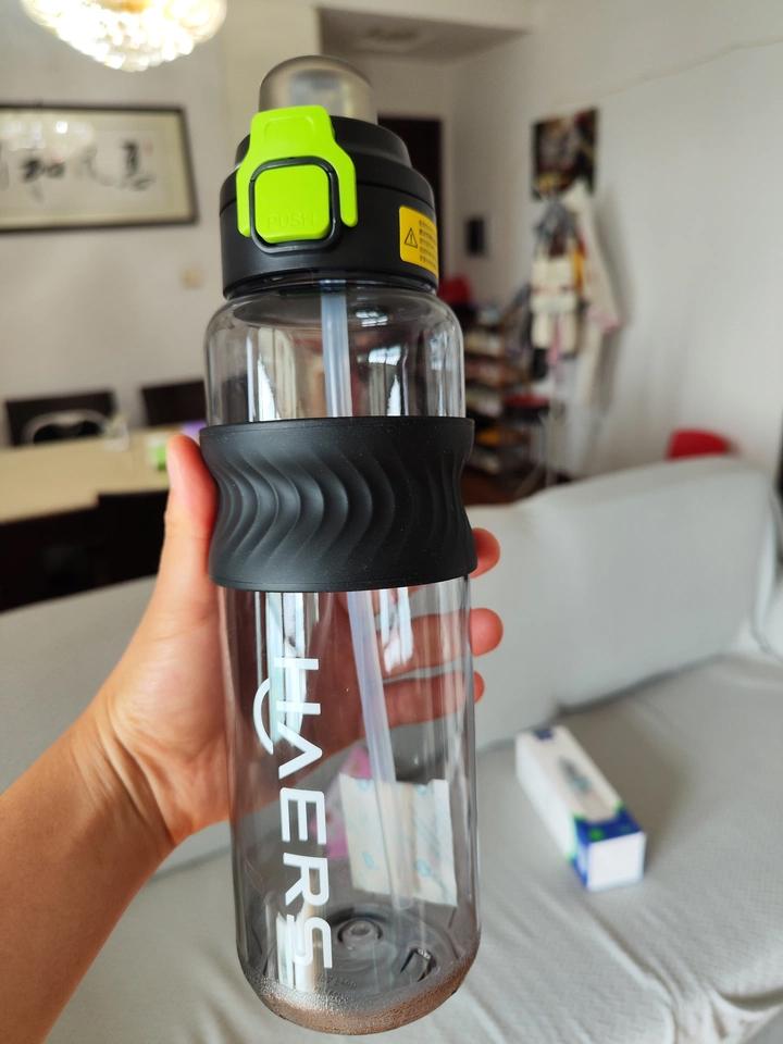 夏天就得换大号的运动水杯了[机智]十几块搞定哈尔斯美国Tritan萃特双饮水壶，