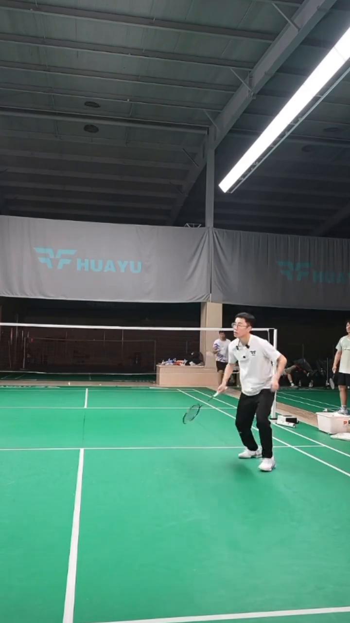 反手球3个位置。
他会的是这个位置的抽球，和这种抽不是一个东西。反手身前点的动作