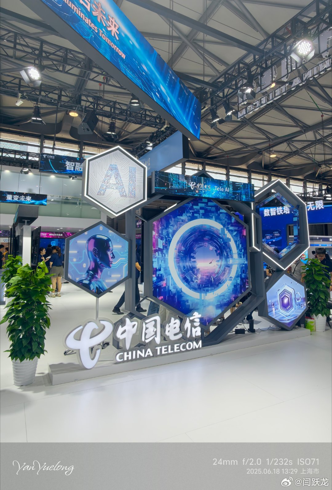 继续逛逛，怎么感觉成机器人展了[二哈] ​​​