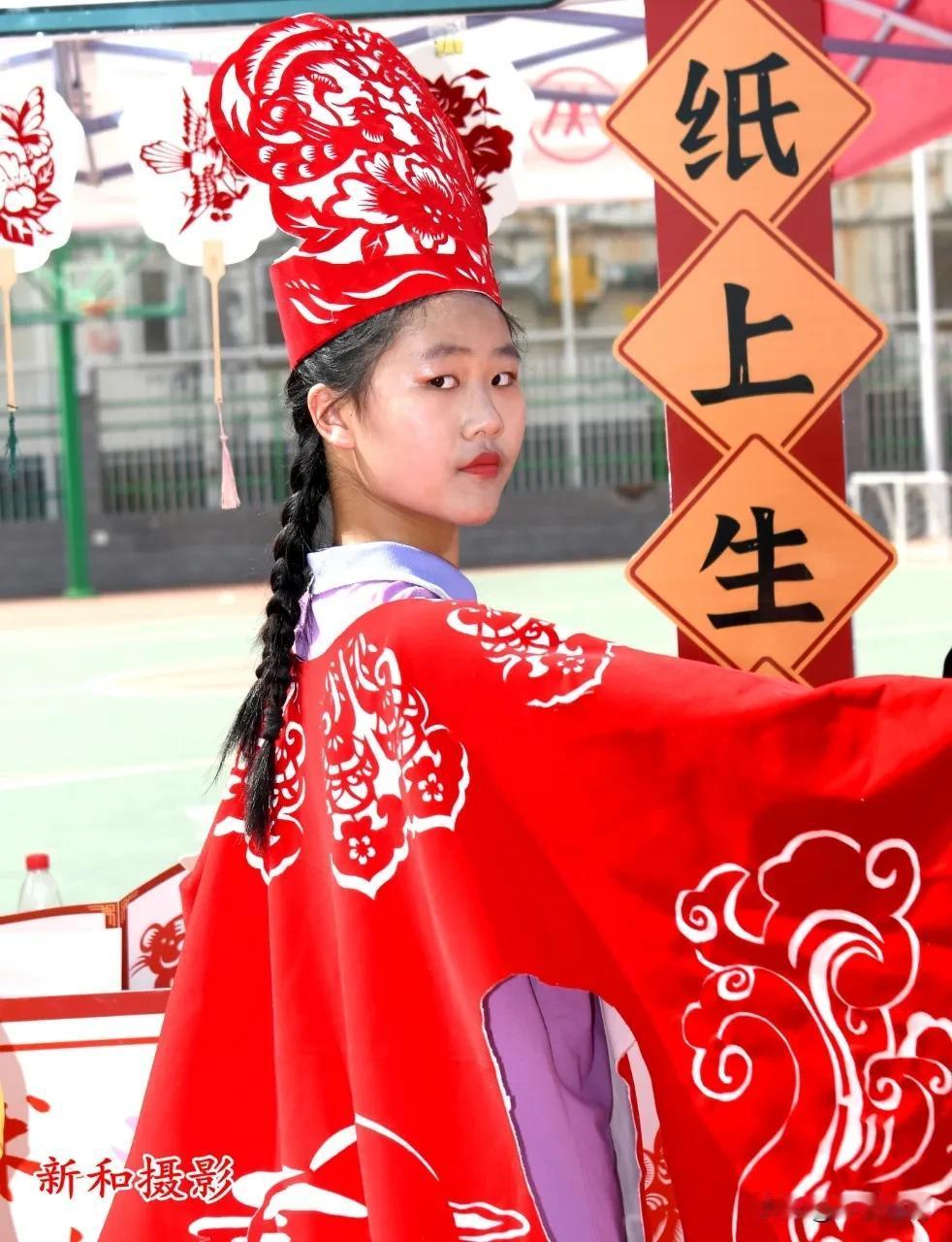 “将军额上能跑马，宰相肚里能撑船。” 生活中，有人为鸡毛蒜皮争得面红耳赤，也有人