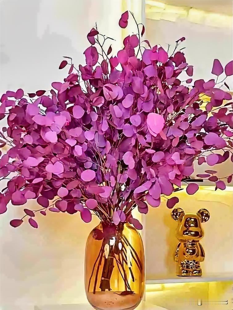 友们又是美好的一天！
友情的脚步来来往往，
温馨的祝福情深意长。

愿美好岁月伴