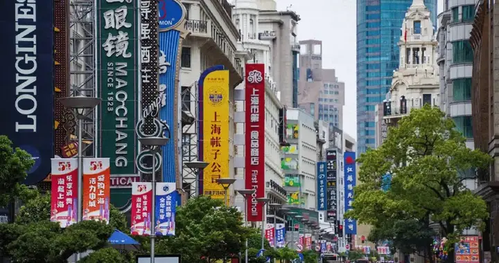 HuangPu Travel便利度↑黄浦让境外游客体验“丝滑”退税