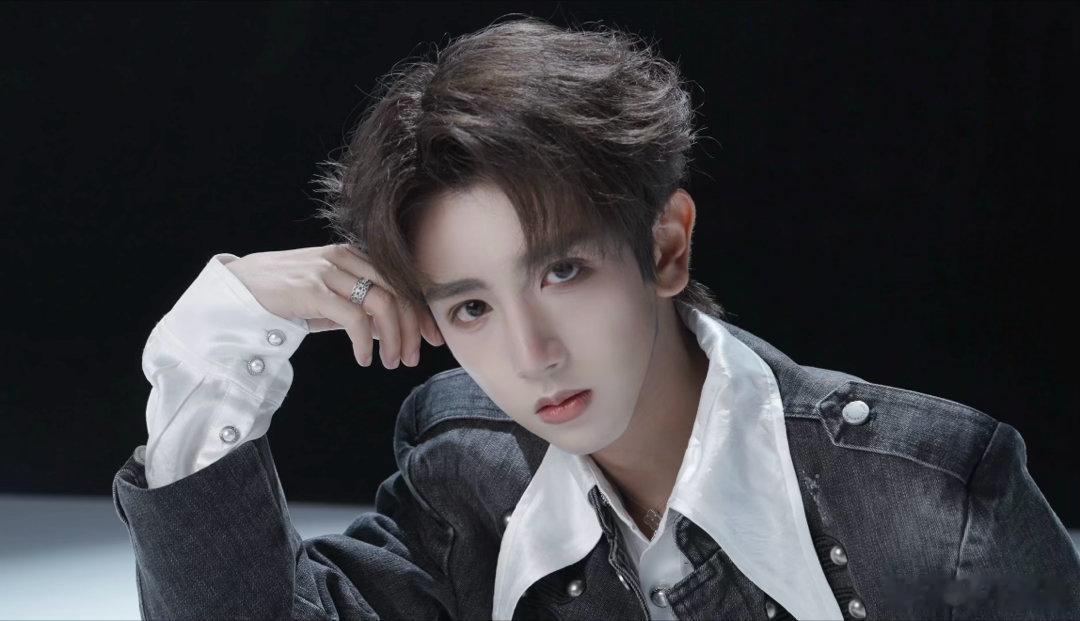 以为韩娱上新了结果是哇唧男团 刚点进ADD一周年预告的时候愣了三秒，这六个人的脸