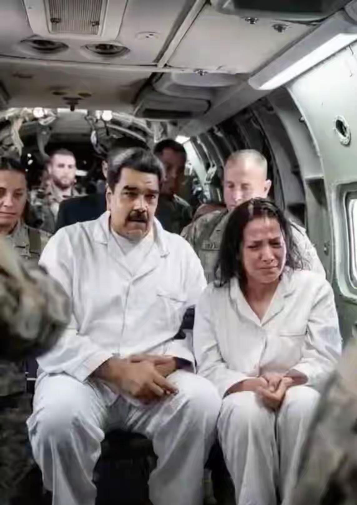 唉，三个小时，马杜罗就从一国总统成为阶下囚。美国人也真是的，从被窝里给弄出来，就