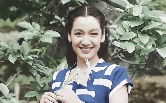 1945年， 日本 宣布投降， 天皇 为了保命，竟想了个歪点子：向 麦克阿瑟 献