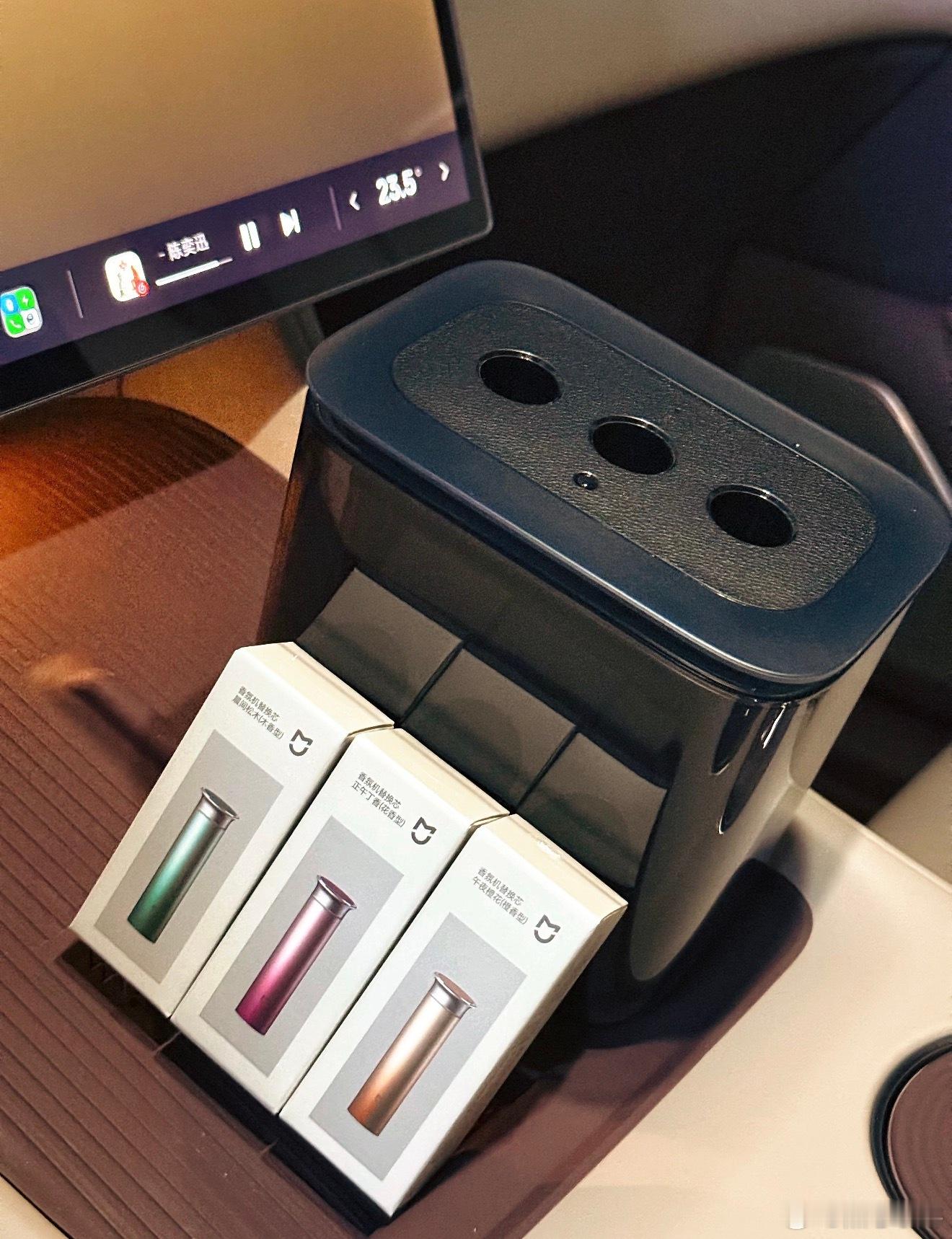 车上放香皂之前不是火过好一阵，用香皂雕刻成各种样子挂在车里吗？也有很多翻车的，天