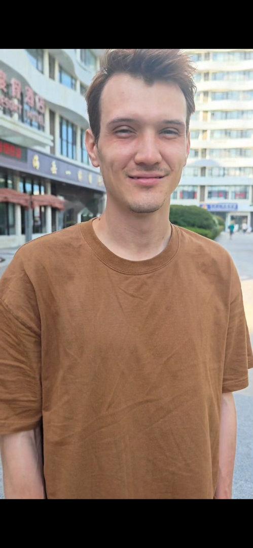 观众要哭死了演员杀青还这么欢乐欢迎来龙餐馆伟大的杀青梗后劲真的好大，还好都是演绎