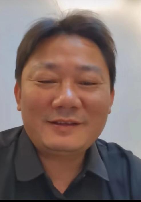 张雪感觉自己对同事过于苛刻，有点病态，容不得错，恩威并施吧，不能一味的严苛
他平