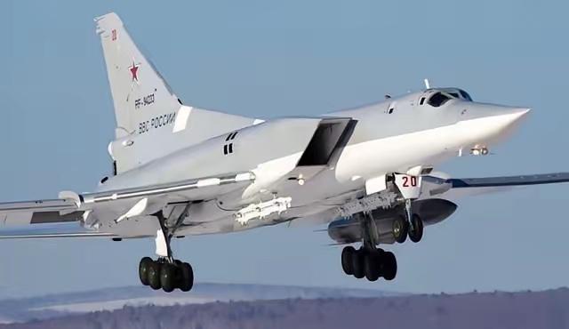 俄罗斯三吨炸弹直接炸毁乌克兰大坝，重要后勤通道被切断！

这可不是普通轰炸，俄军