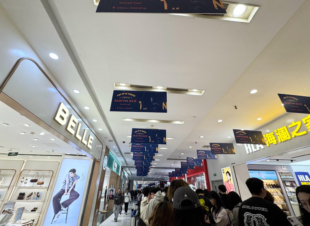 DT陶喆吸到柳絮后的反应 还没有吸到柳絮。但吉吉的兵又排上队了。保守估计三小时打