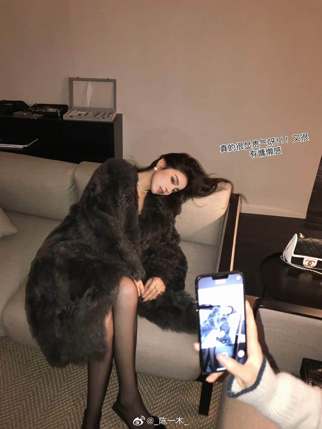 还有没睡的吗！嘿嘿～深夜陈来啦蛮惊喜的一件想先来给大家透一下哈！是我想象中皮草穿