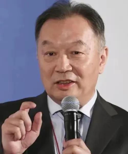 2025年是最有悬念的一年，有人认为很难，还有人认为有大大的商机。

1.202