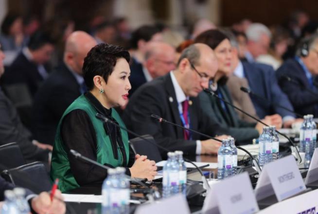 前脚蒙古国外长巴特策策格访问菲律宾，支持菲律宾的南海权益。后脚巴特策策格参加欧安