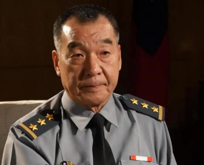 "你要打多久我就陪多久！只要大陆战机敢越线，台军就开第一枪击落。" 这句话曾从邱