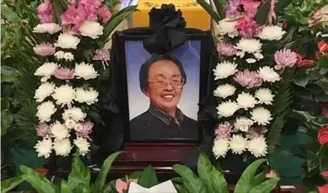 1962年，左权女儿左太北前来探望彭德怀。不曾想，彭德怀竟然掏出20元钱并冷漠地