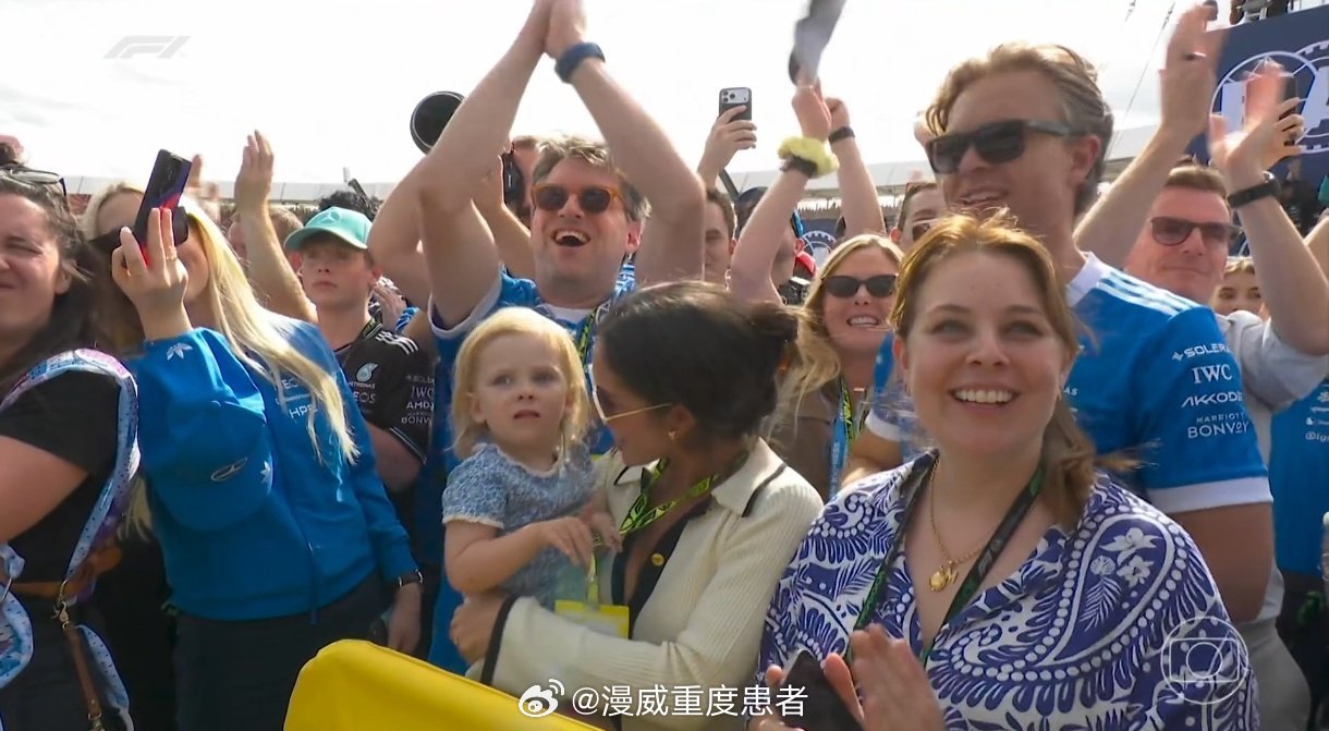 GeorgeRussell 我们宝比一家都来支持宝着我们家小比了呜呜呜呜呜😭 