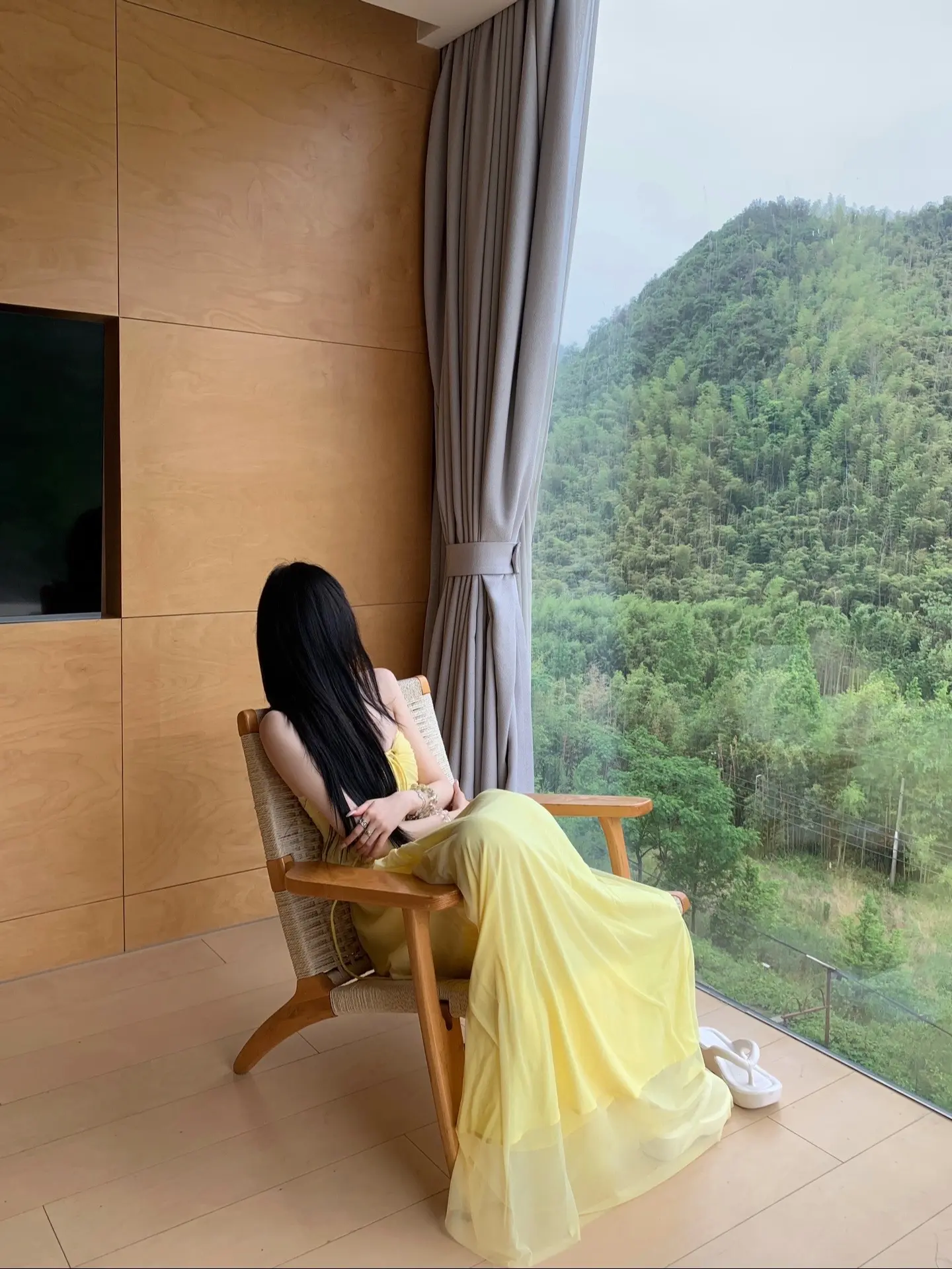 我无名分 我不多嗔 我与你难生恨。