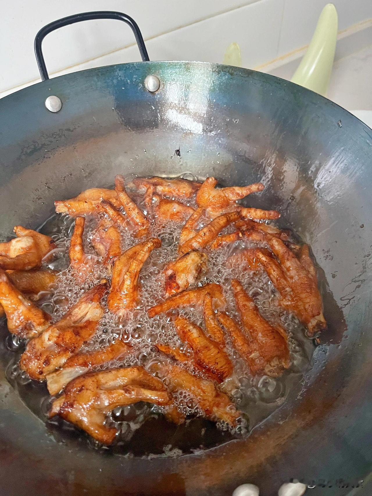 减肥又失败了，晚上不能吃鸡爪了！

人在工作忙碌的时候是减不了肥的，昨天晚上称体