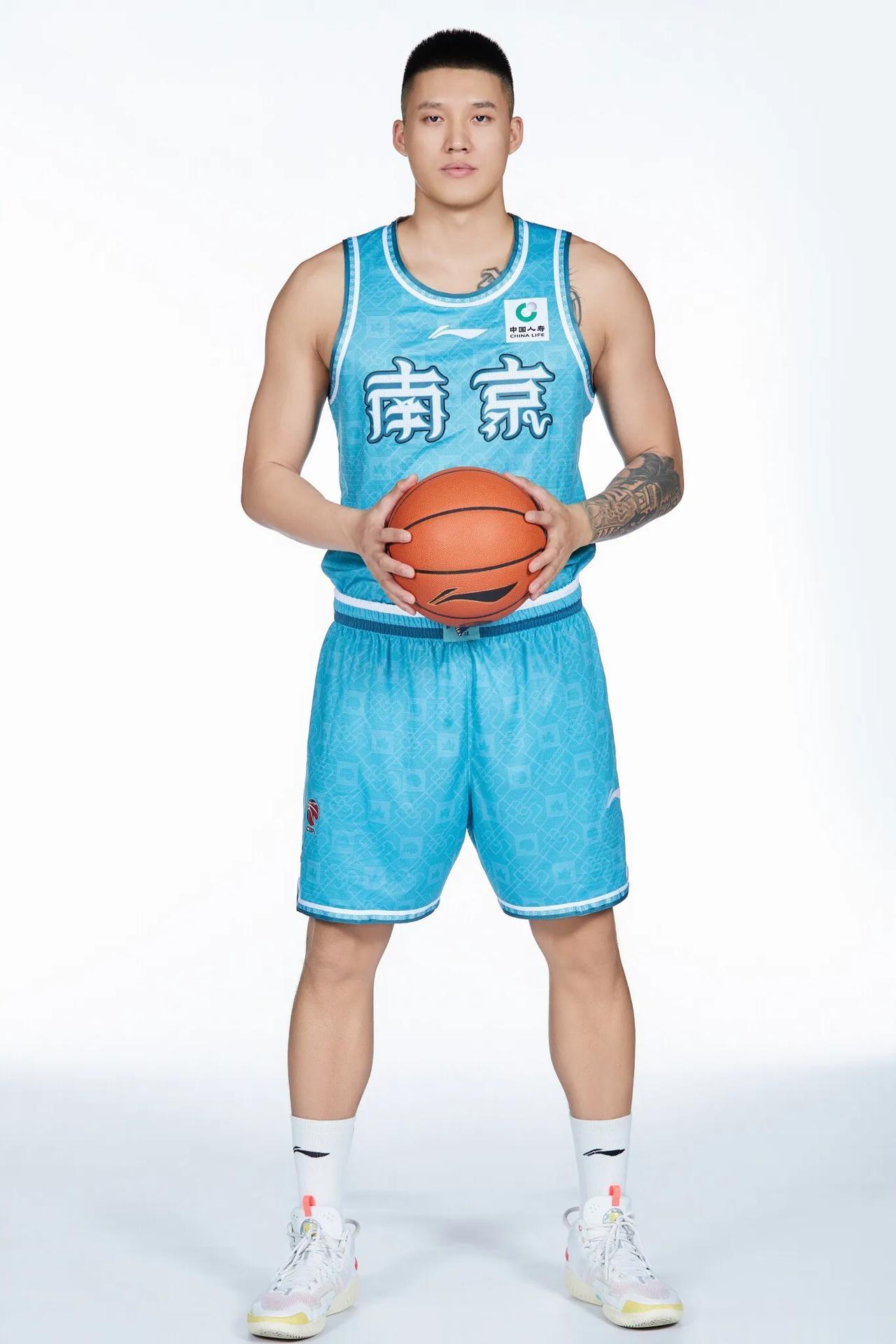 CBA第一阶段比赛中，这五名内线球员表现不错，继续努力争取入选国家队

1、曾繁