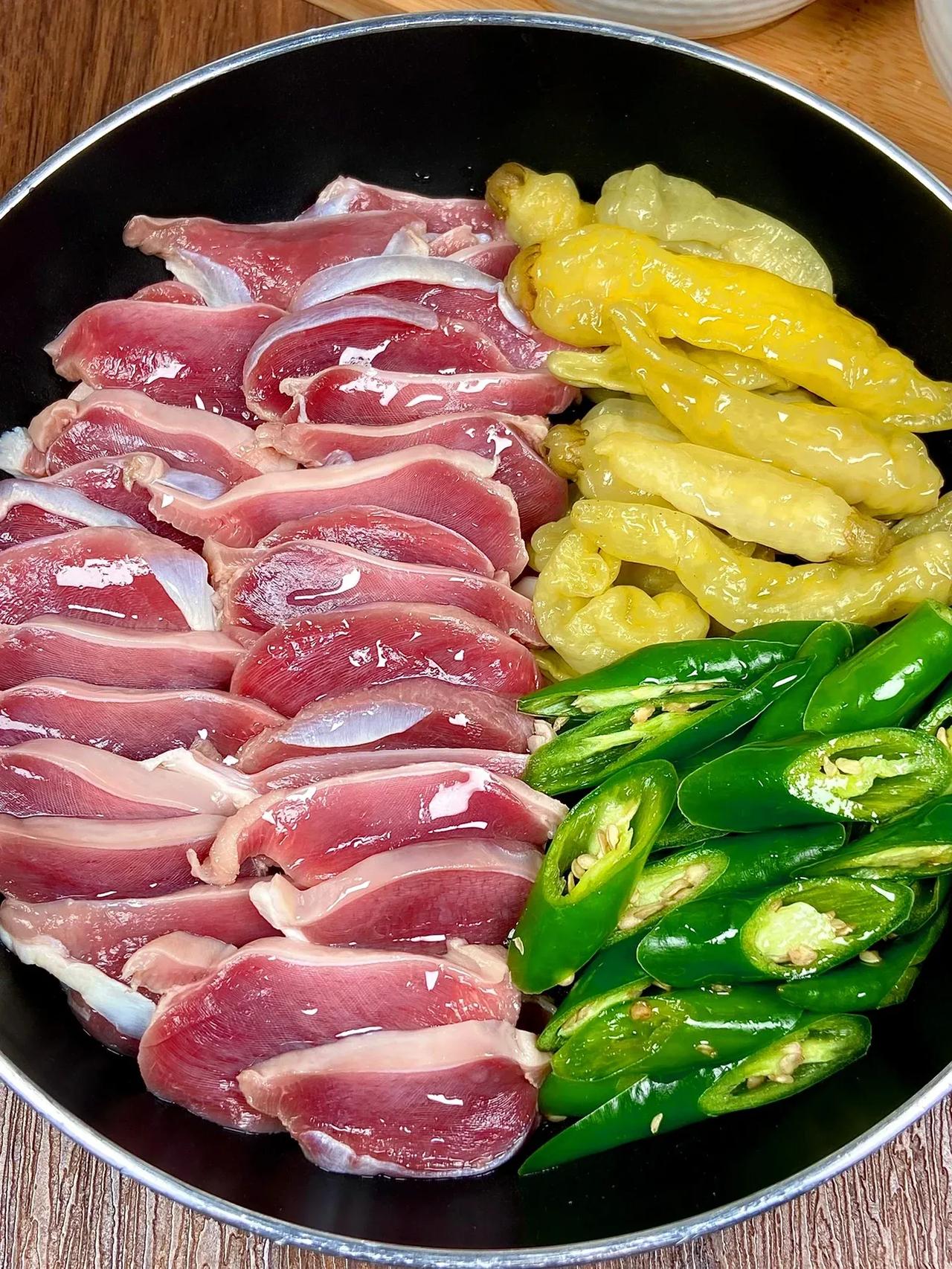 我爸做了十几年的配方……真的巨下饭！！|||我爸说家里买多了鸡胗，叫我拿回家炒个