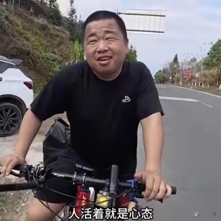 我总觉得蓝战非活的挺通透，向他学习:人活着就是心态。

今天，把屋子里的东西继续
