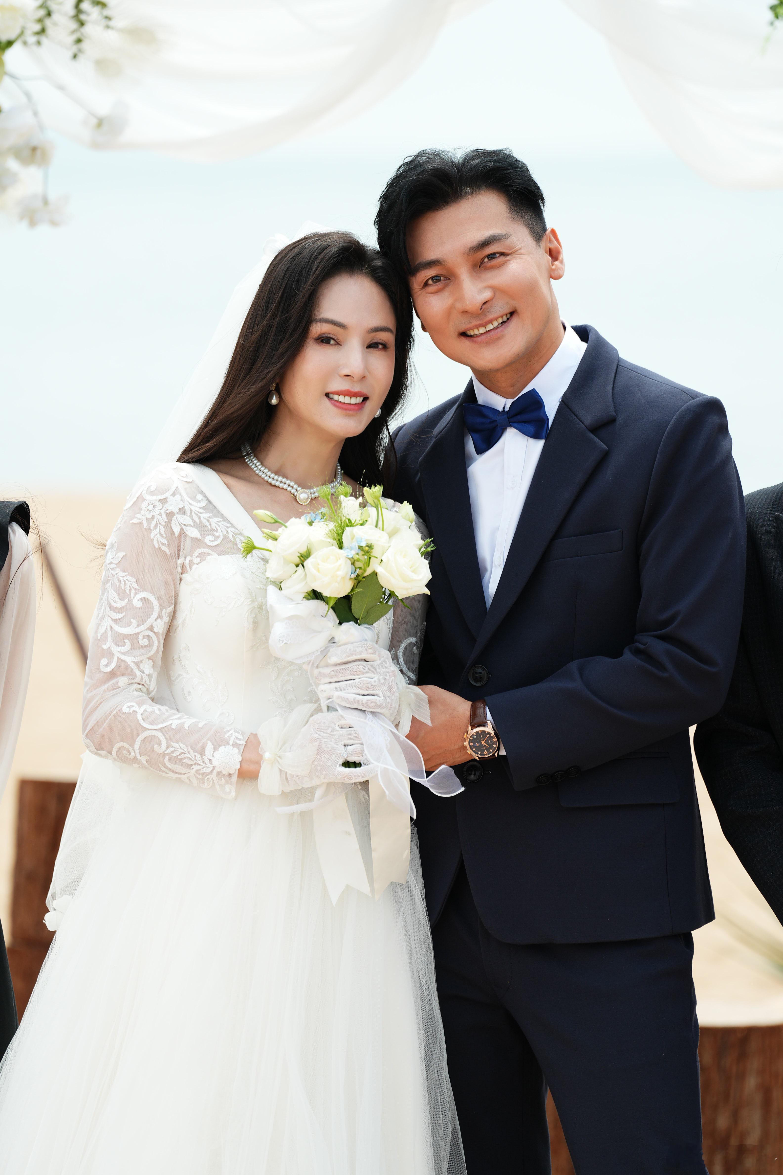 你们要的婚纱照来啦[挤眼][挤眼] ​​​