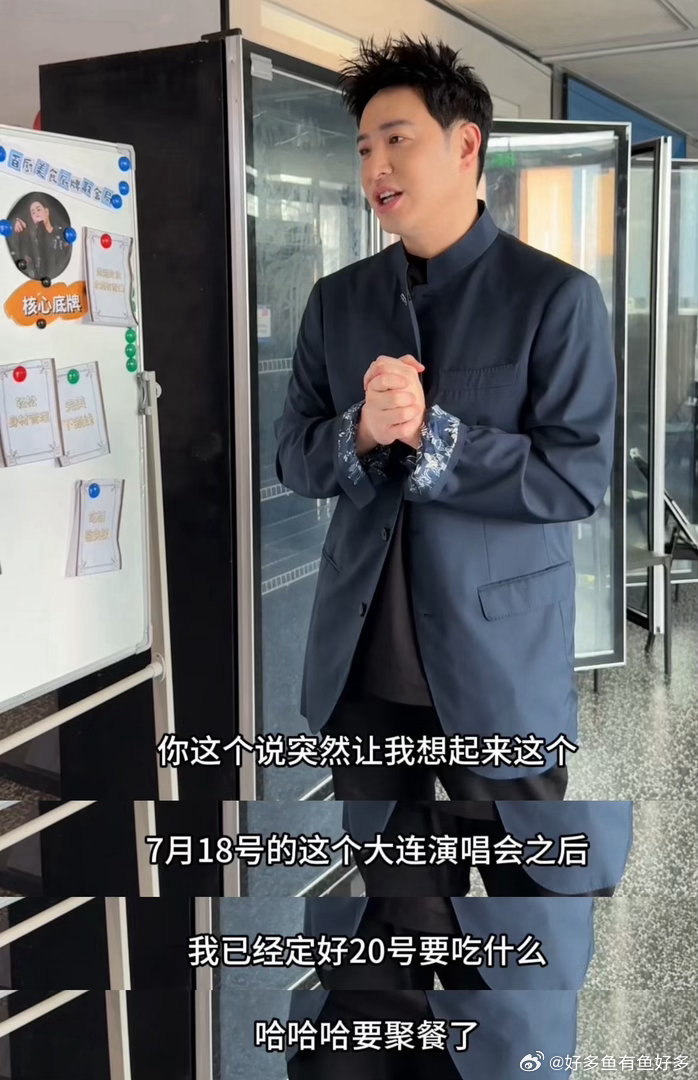 潘玮柏录节目瘦到裤子滑落😲录制美食综艺狂炫饭，潘玮柏反倒瘦八公斤，旧裤子松垮滑