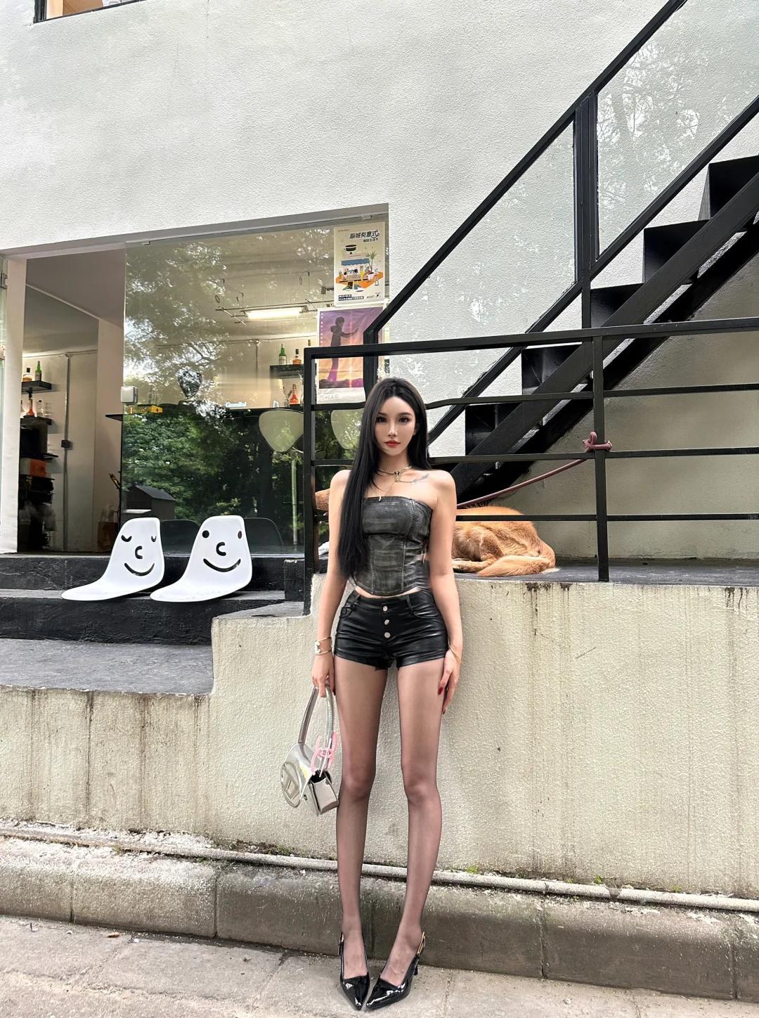 黑袜子搭配什么鞋好看