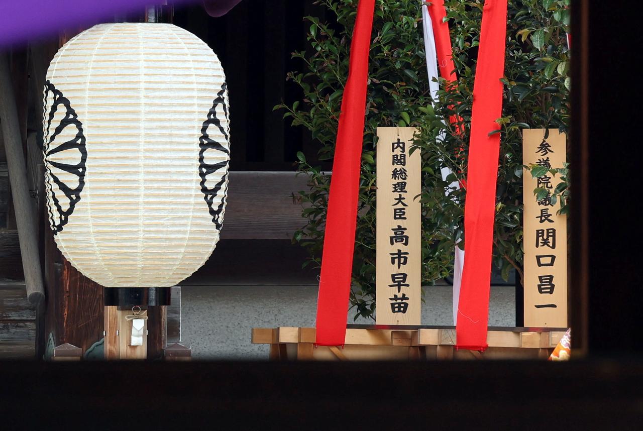 日本政客最近总把“尊重”二字挂嘴边。

择捉岛的事，外相茂木敏充说“绝对不可接受