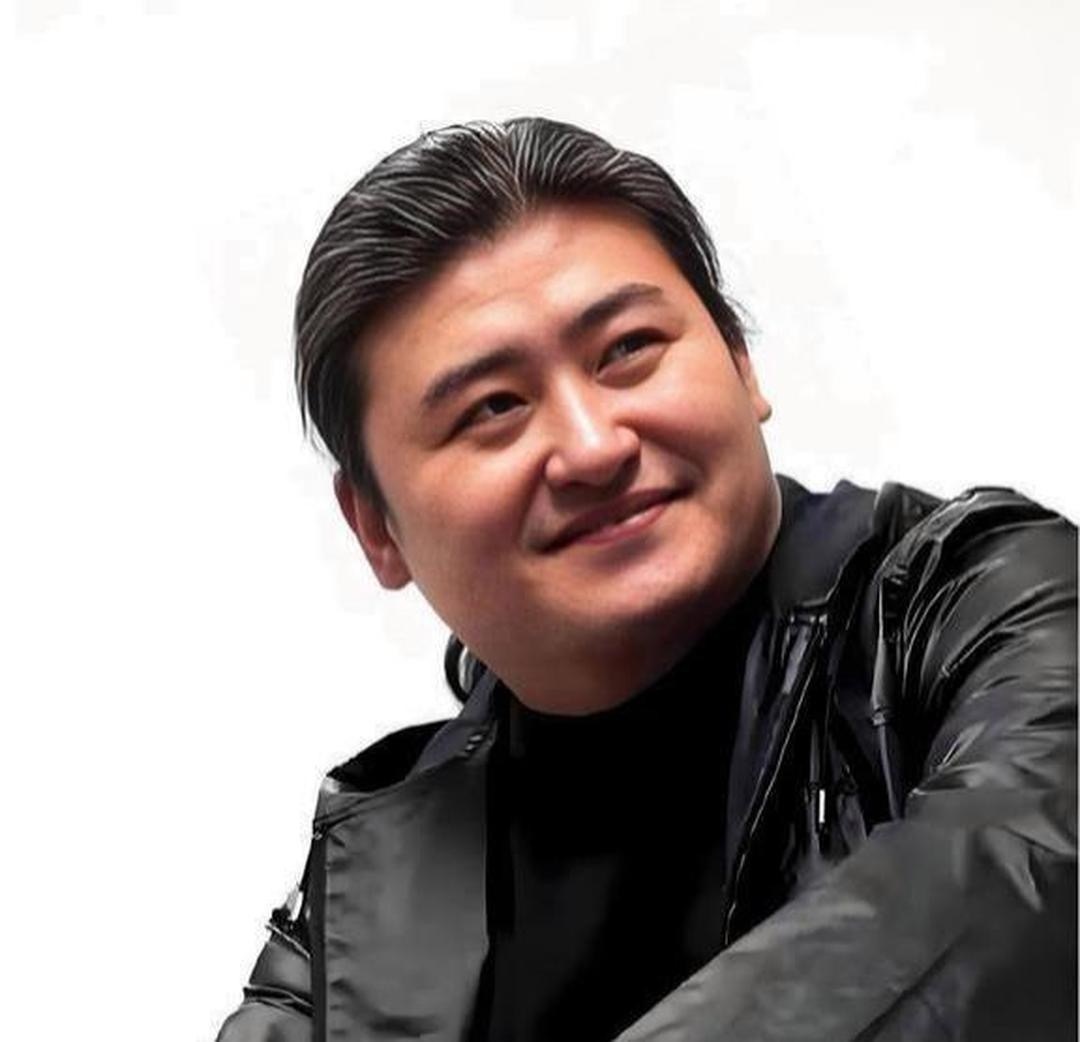 当年那英公开说刀郎没品味的时候，刘欢在做什么呢？据说，当时刘欢一边悠闲地喝着茶，